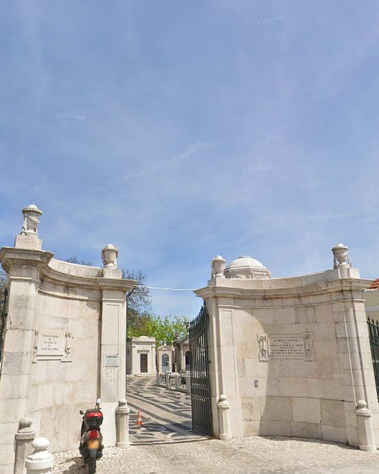 Entrada do Cemitério do Alto de São João, em Lisboa