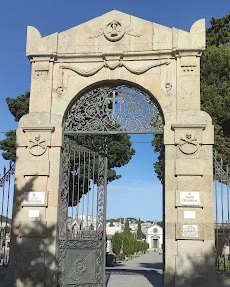 Entrada do Cemitério Municipal de Monte d'Arcos, em Braga