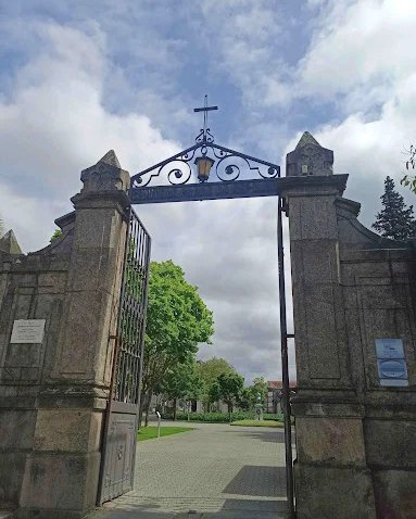 Entrada do Cemitério do Prado do Repouso, em Porto