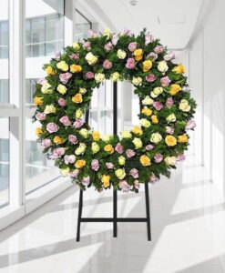 Flores para funeral Portugal Coroa fúnebre circular de rosas amarelas, rosa e brancas, sobre tripé